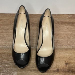 Nine West Black Leather Peep toe Stiletto Pumps size 7 1/2